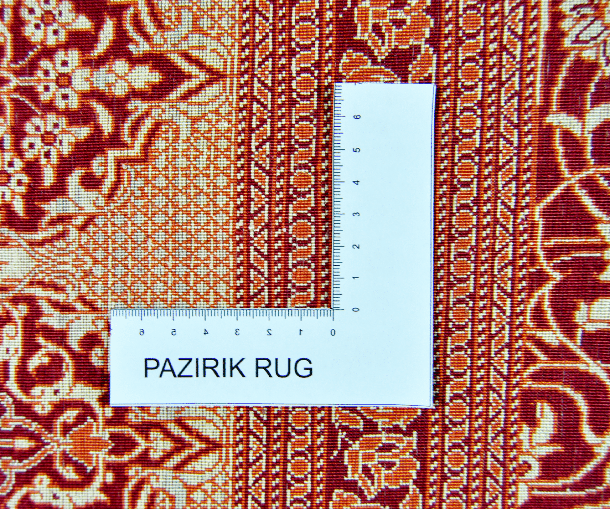 Шёлковый квадратный ковёр бордового цвета «Кум Гондбад Мухаммади»