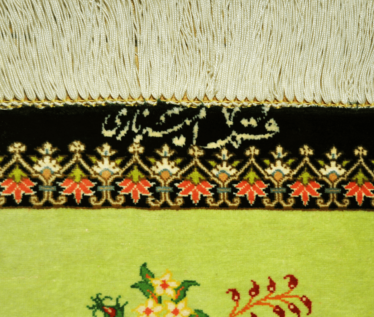 Шёлковый персидский коврик салатового цвета «Роза»